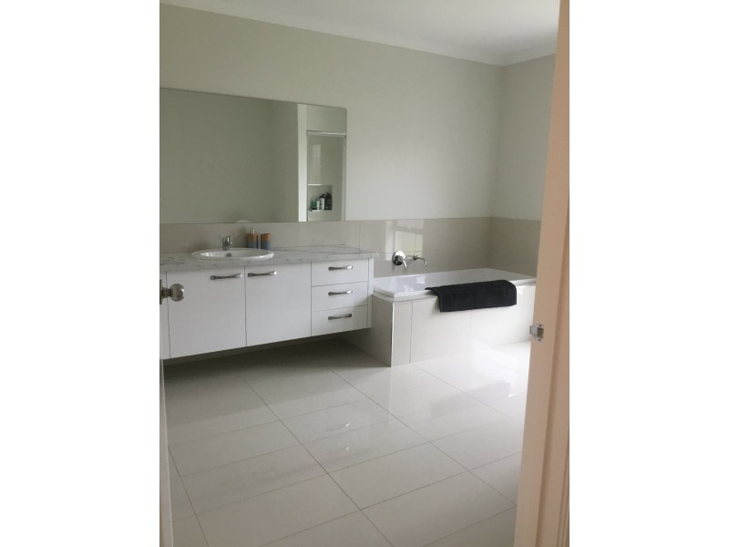 4 Albert Street, Rosedale VIC 3847