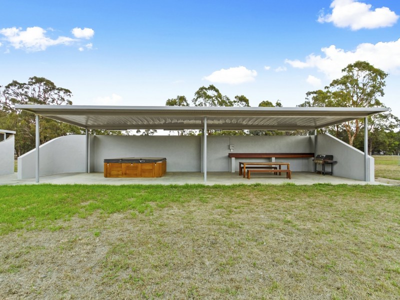 30 Cemetery Road, Toongabbie VIC 3856