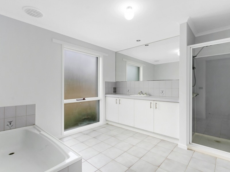 30 Cemetery Road, Toongabbie VIC 3856