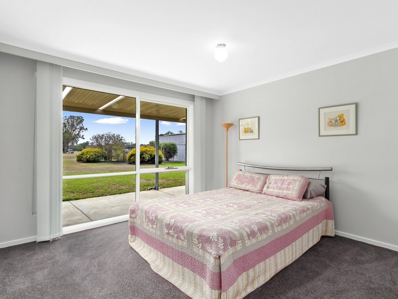 30 Cemetery Road, Toongabbie VIC 3856