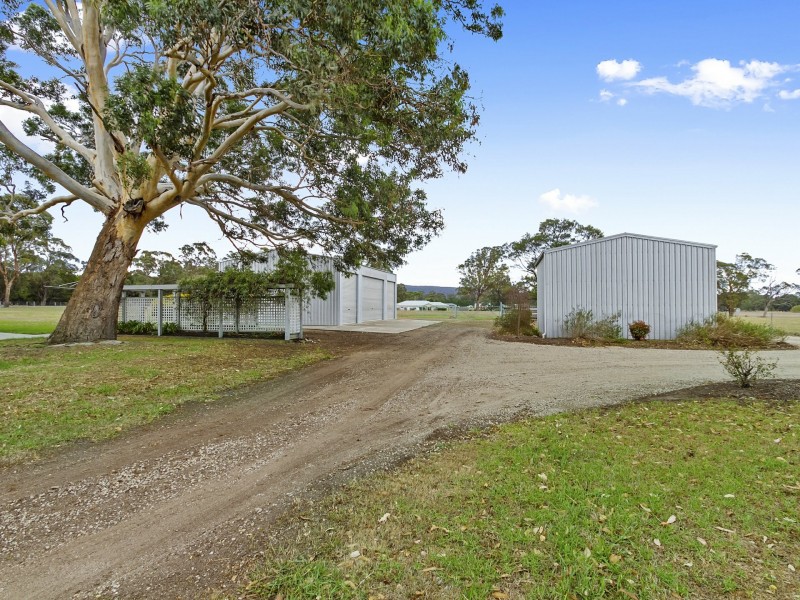 30 Cemetery Road, Toongabbie VIC 3856