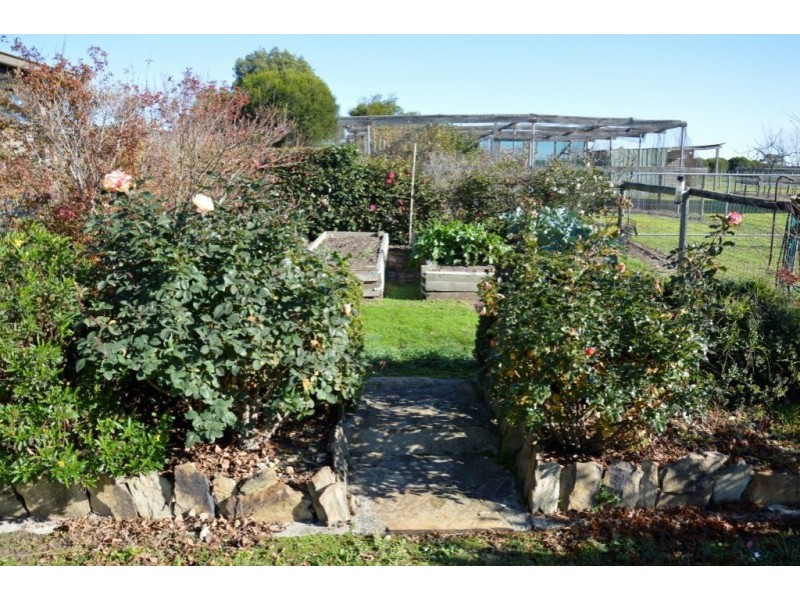 83 Shaws Ln, Rosedale VIC 3847