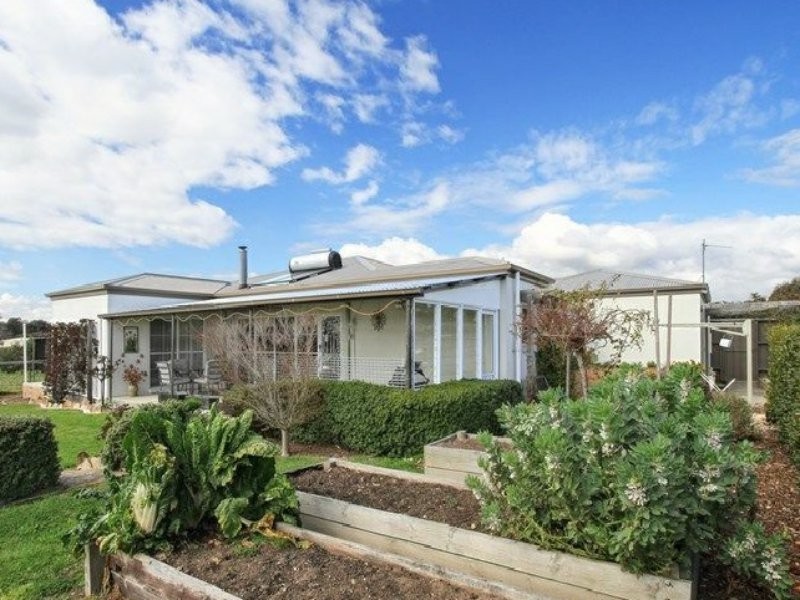 83 Shaws Ln, Rosedale VIC 3847