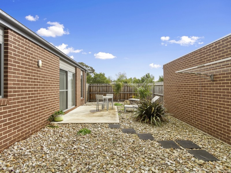 Unit 1/154 Narracan Drive, Newborough VIC 3825