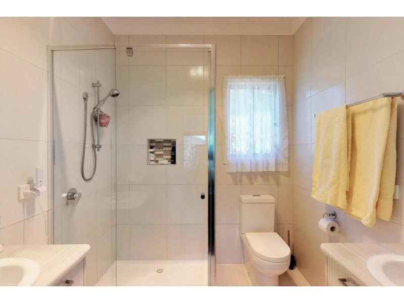 11 Browns Road, Koornalla VIC 3844