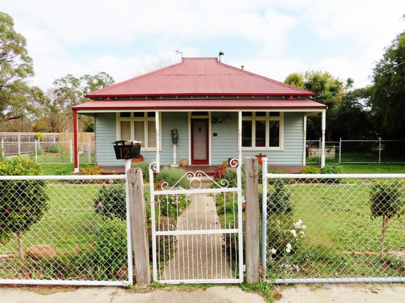 12 Lyons Street, Rosedale VIC 3847