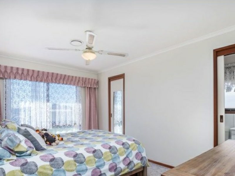 64 Coalville Road, Moe VIC 3825