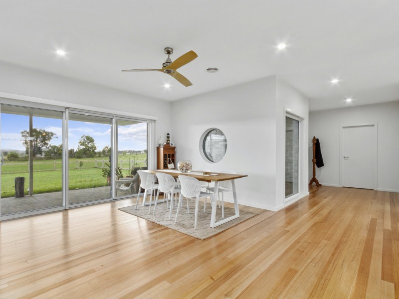 6 Atkinson Avenue, Churchill VIC 3842