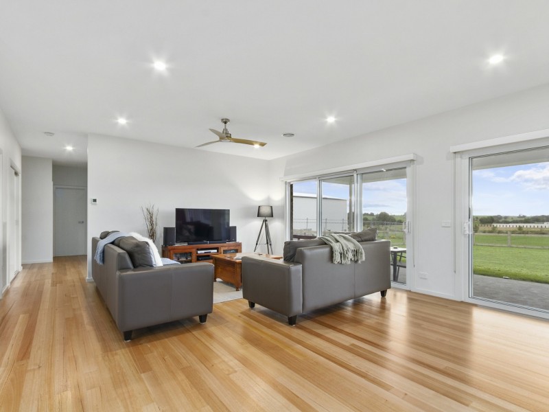 6 Atkinson Avenue, Churchill VIC 3842