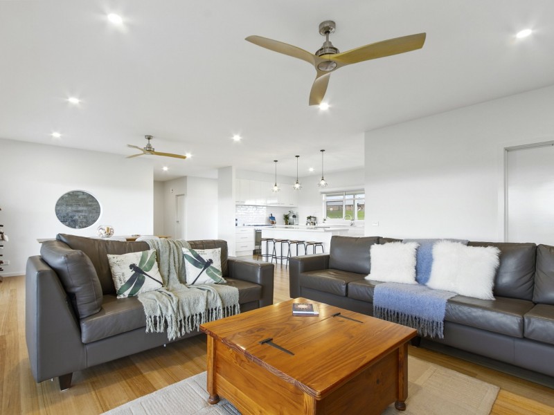 6 Atkinson Avenue, Churchill VIC 3842