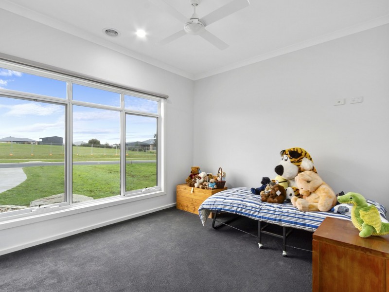 6 Atkinson Avenue, Churchill VIC 3842