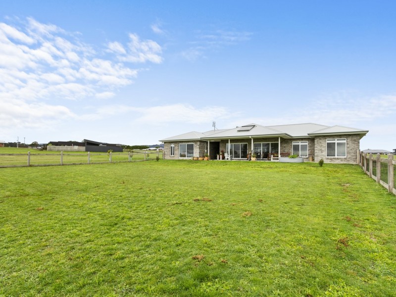 6 Atkinson Avenue, Churchill VIC 3842