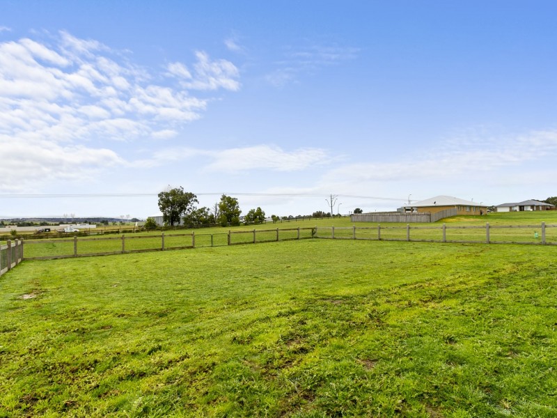 6 Atkinson Avenue, Churchill VIC 3842