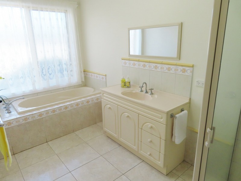 4 Widdowson Court, Rosedale VIC 3847