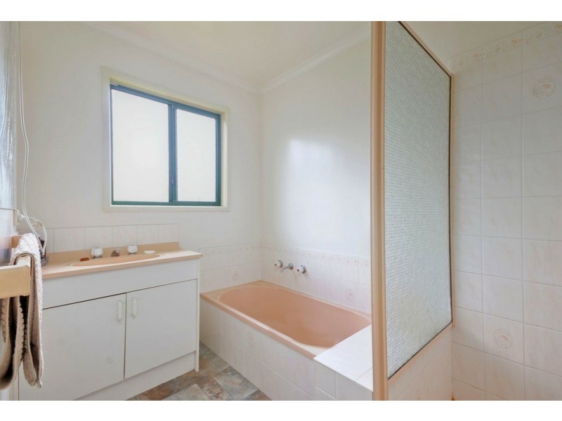 12 Tenneille Court, Rosedale VIC 3847