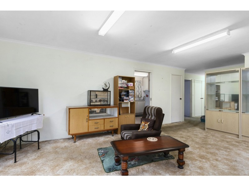 12 Frys Track, Newborough VIC 3825