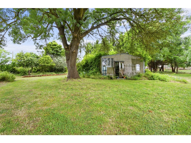 12 Frys Track, Newborough VIC 3825