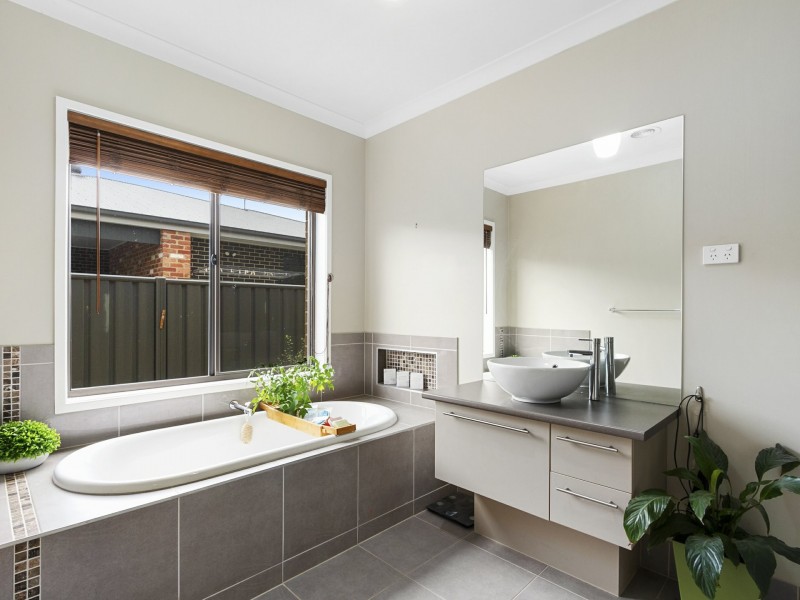 29 Moore Street, Rosedale VIC 3847