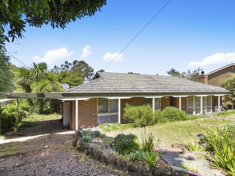 9 Smallburn Avenue, Newborough VIC 3825