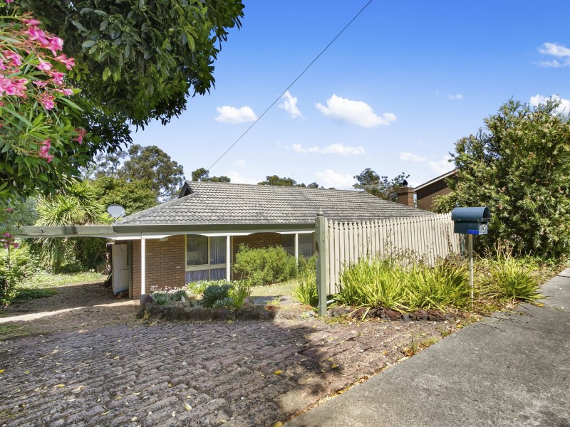 9 Smallburn Avenue, Newborough VIC 3825
