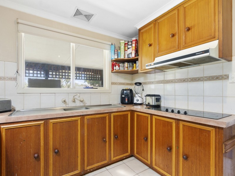 9 Smallburn Avenue, Newborough VIC 3825