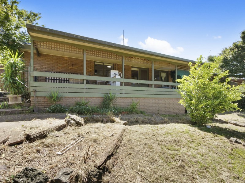 9 Smallburn Avenue, Newborough VIC 3825