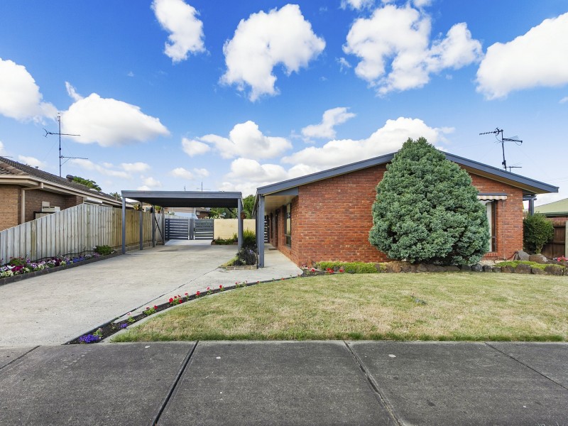 16 Phelps Court, Newborough VIC 3825