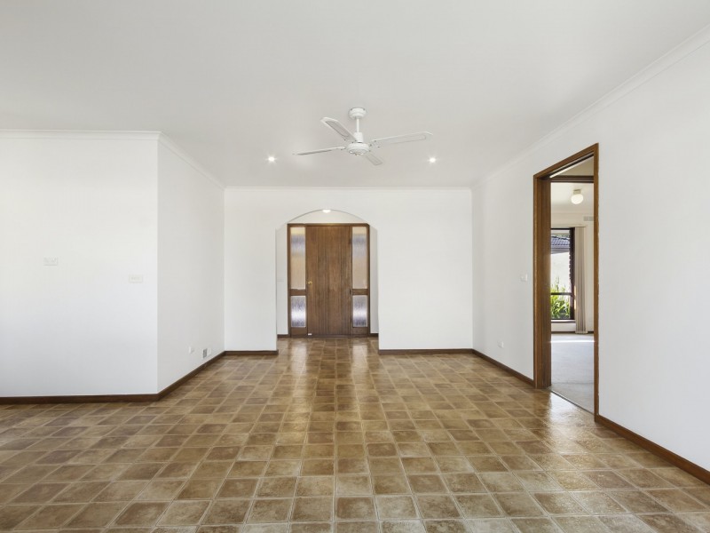 16 Phelps Court, Newborough VIC 3825