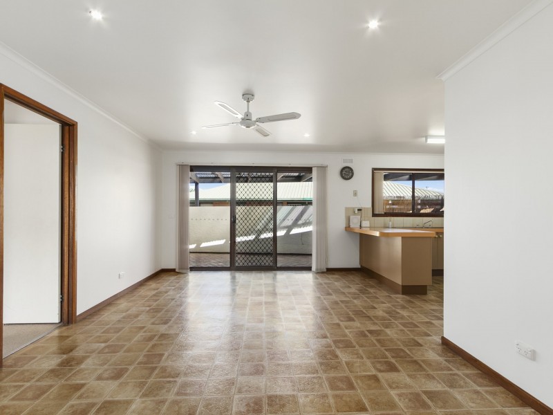 16 Phelps Court, Newborough VIC 3825