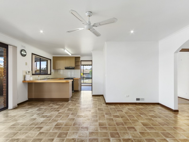 16 Phelps Court, Newborough VIC 3825