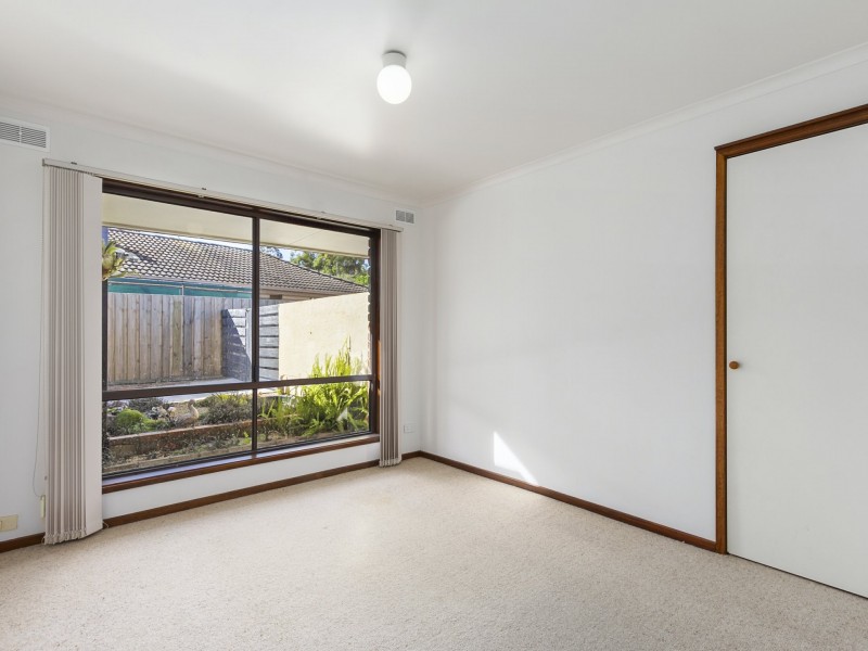 16 Phelps Court, Newborough VIC 3825