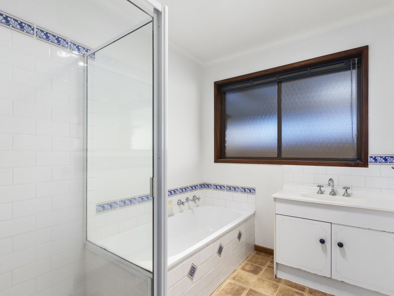 16 Phelps Court, Newborough VIC 3825