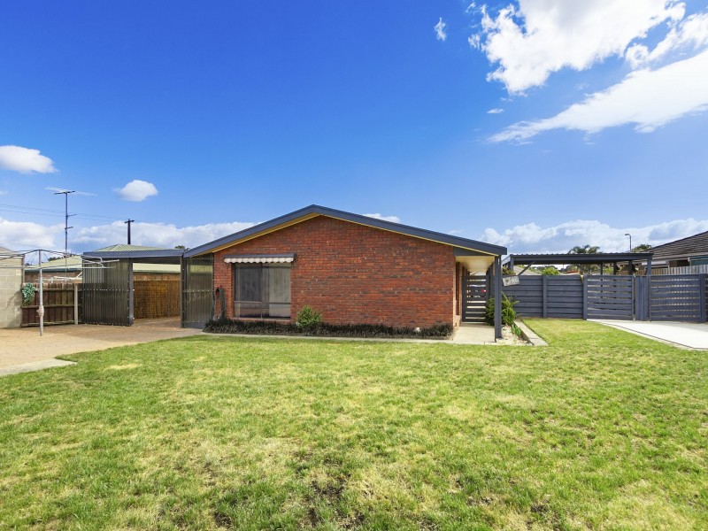 16 Phelps Court, Newborough VIC 3825