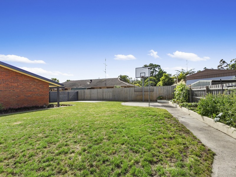 16 Phelps Court, Newborough VIC 3825