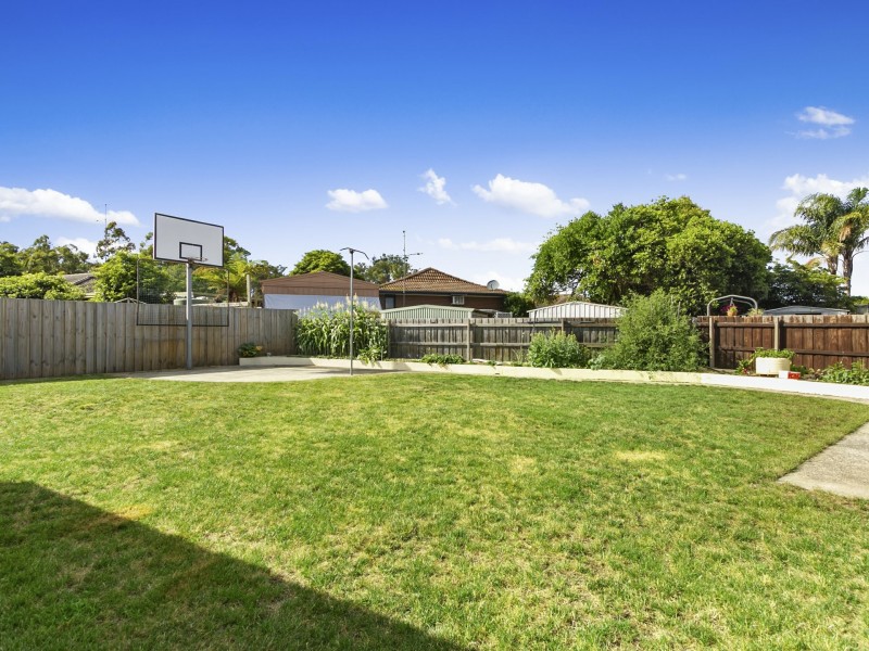 16 Phelps Court, Newborough VIC 3825