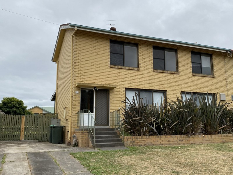 21 White Parade, Churchill VIC 3842