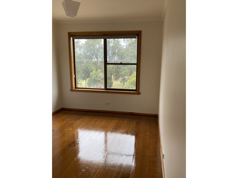 21 White Parade, Churchill VIC 3842