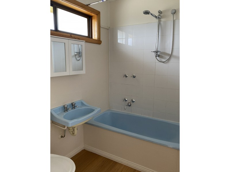 21 White Parade, Churchill VIC 3842