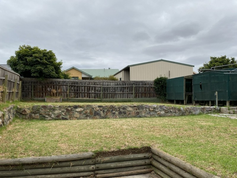 21 White Parade, Churchill VIC 3842