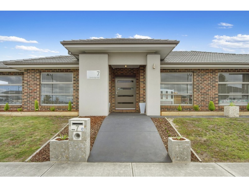 7 Cambridge Way, Traralgon VIC 3844