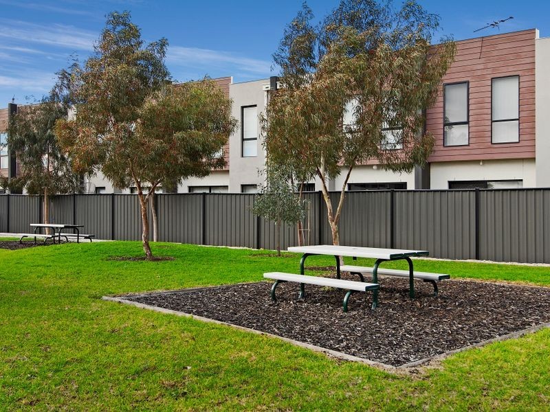 6/39 Astley Crescent, Point Cook VIC 3030