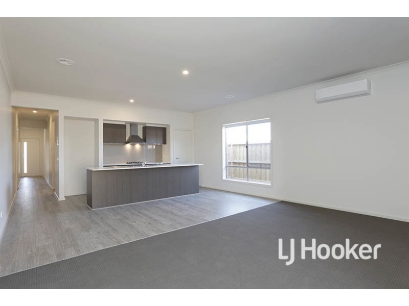 70 Waterhaven Boulevard, Point Cook VIC 3030