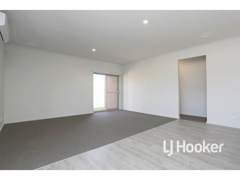 70 Waterhaven Boulevard, Point Cook VIC 3030