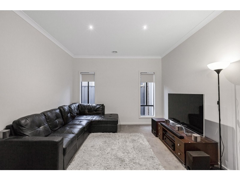 5 Beaurepaire Drive, Point Cook VIC 3030