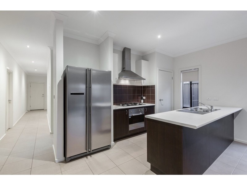 5 Beaurepaire Drive, Point Cook VIC 3030