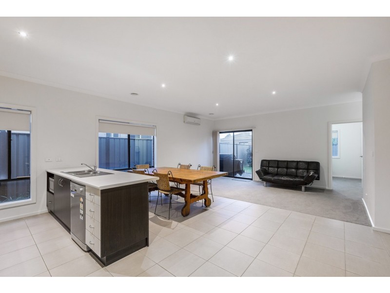 5 Beaurepaire Drive, Point Cook VIC 3030