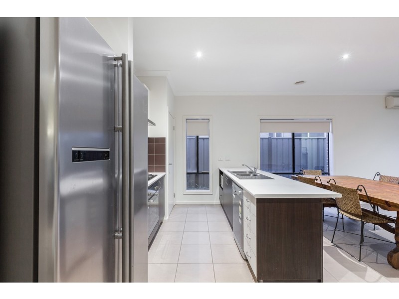 5 Beaurepaire Drive, Point Cook VIC 3030