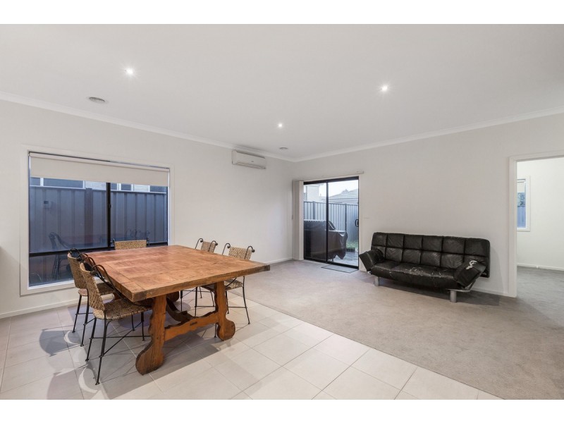 5 Beaurepaire Drive, Point Cook VIC 3030