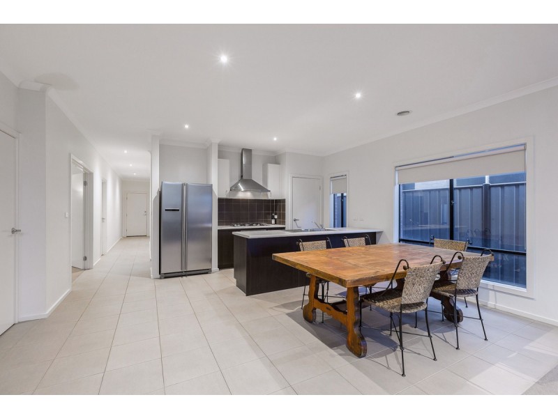 5 Beaurepaire Drive, Point Cook VIC 3030