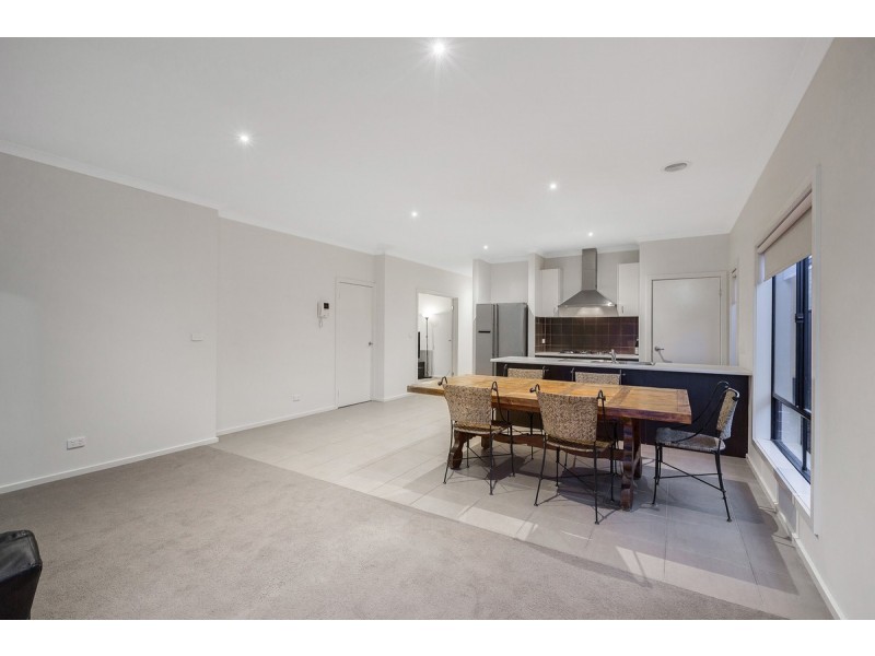 5 Beaurepaire Drive, Point Cook VIC 3030